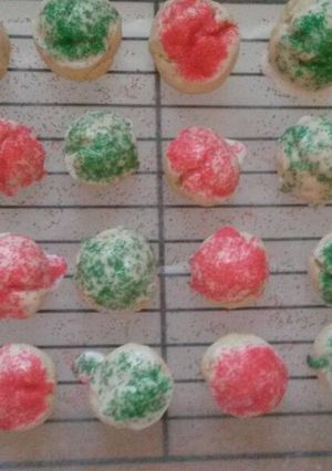 A picture of Italian Wedding Cookies.