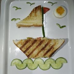 Mayo boat sandwich A picture of Mayo boat sandwich.