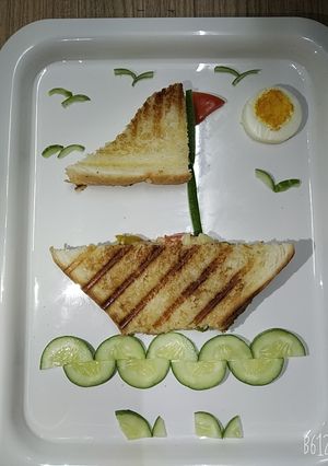 A picture of Mayo boat sandwich.