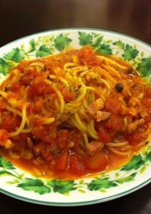A picture of Soup Spaghetti with Tomato and Bacon.