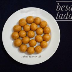 A picture of One bite besan laddu.
