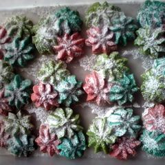 A picture of Colourful bouquet cookies.