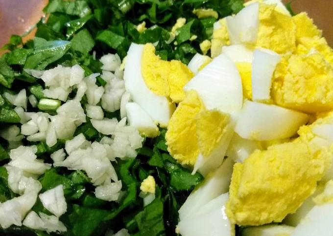 Ensalada de radicheta/achicoria con ajo y huevo Receta de Las Recetas de  Silvi- Cookpad
