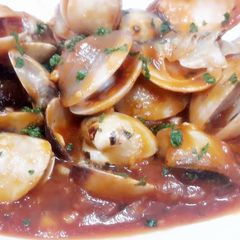 A picture of Kanya's Clams in Sriracha double hot sauce :).