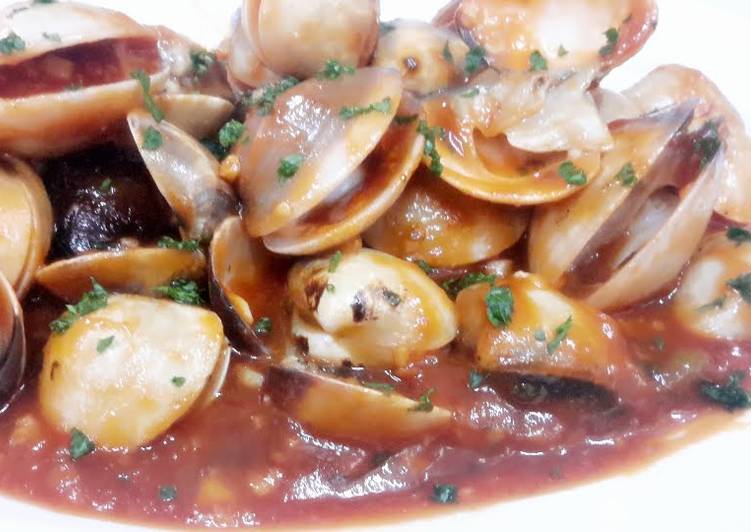 Recipe of Award-winning Kanya’s Clams in Sriracha double hot sauce :)