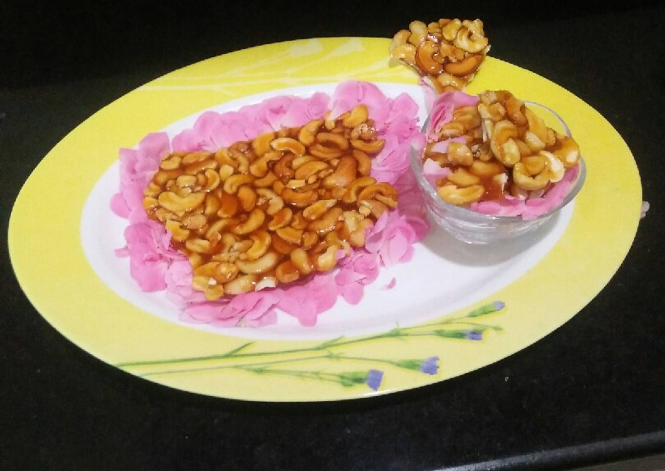 Cashew chikki