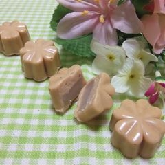 A picture of Kinako Mochi Chocolate.