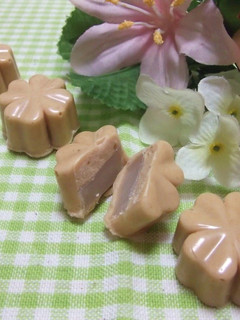 A picture of Kinako Mochi Chocolate.