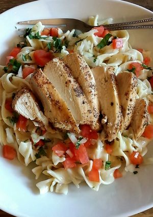 A picture of Peppered Chicken and Noodles.