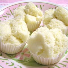 A picture of White Steamed Sponge Cake, Milk Flavor.