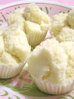 A picture of White Steamed Sponge Cake, Milk Flavor.