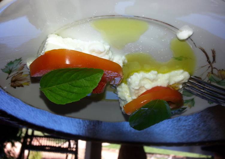 Simple Way to Make Super Quick Homemade Ricotta, tomato, fresh basil and extra virgem olive oil