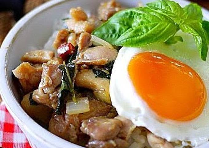 Café-style Phad Ga Prao (Thai rice dish) Recipe by cookpad.japan - Cookpad