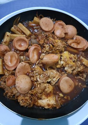 Foto resep Tteokpoki Mujigae Sosis Telur