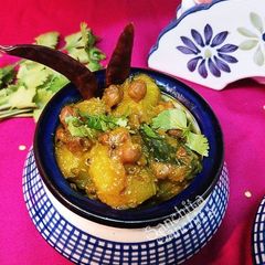 A picture of Banarsi Khatti Meethi Kaddu Chana Vegetable.