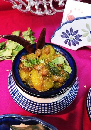 A picture of Banarsi Khatti Meethi Kaddu Chana Vegetable.