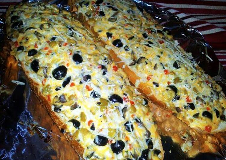 Simple Way to Prepare Quick ¤Ree Drummond&#39;s Olive Cheese Bread¤
