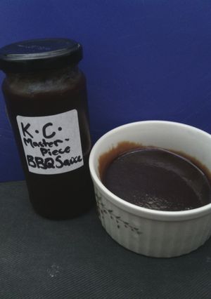 A picture of KC Masterpiece Bbq Sauce.