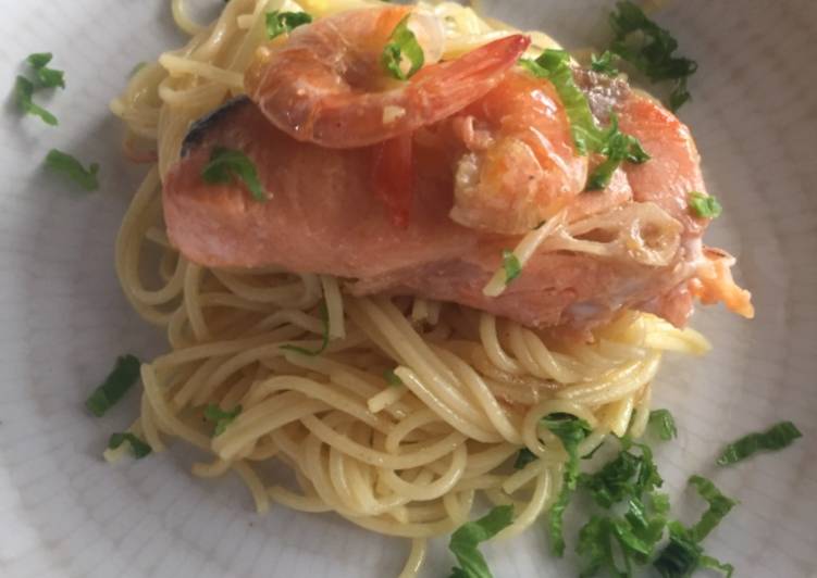 Langkah Menyiapkan Salmon &amp; Prawn Spaghetti Lezat