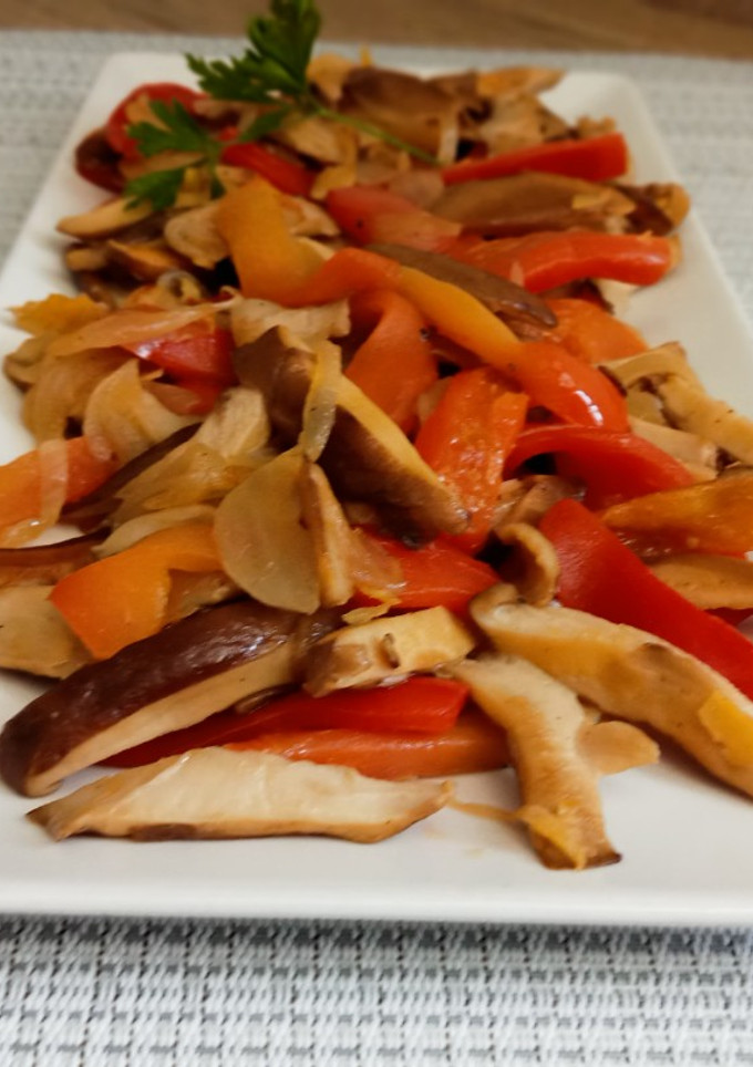 Una foto de Guarnición de setas shiitake a la vinagreta