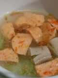 SOP bola baso salmon, sosis ayam,oyong dan wortel simple