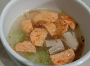 Foto resep SOP bola baso salmon, sosis ayam,oyong dan wortel simple