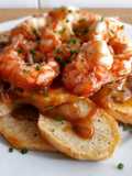 Patatas arrieras con allioli de la glasé de gambas