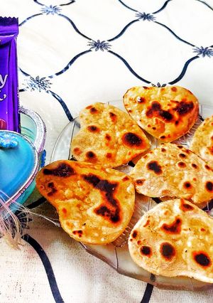 হার্ট শেপ মিনি পরোটা (Heart shape mini parota recipe in Bengali) রেসিপির প্রধান ছবি