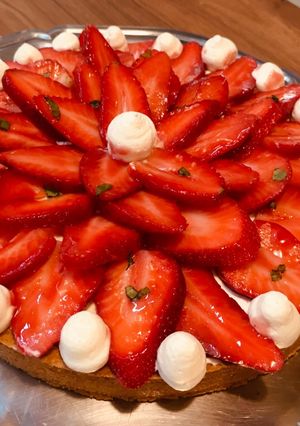 Une photo de Tarte aux fraises, au basilic et confit de fraises