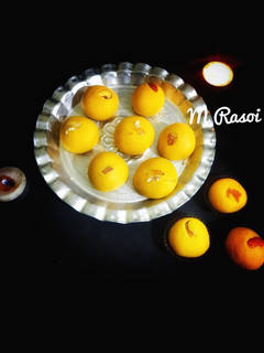 रवा बेसन लाडू (rava besan ladoo recipe in marathi) रेसिपी चे मुख्य फोटो