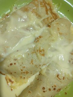 Una foto de Panqueques + relleno para canelón con sobras de pollo