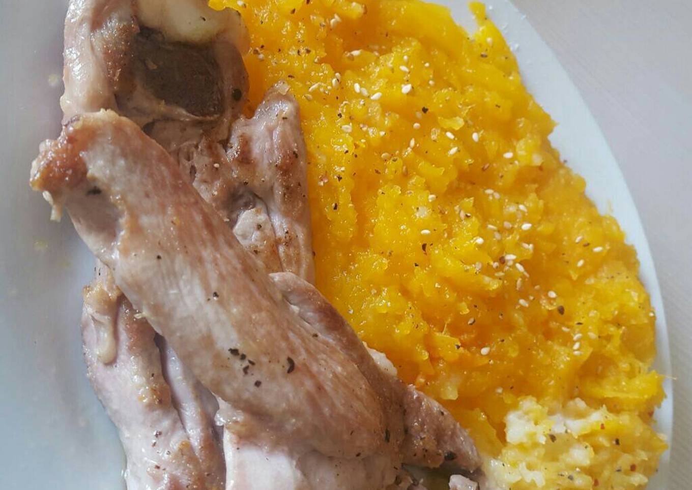 Puré de calabaza al sésamo con pechuga de pavo