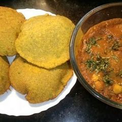 A picture of Bengali Recipe Koraisuti Luchi.