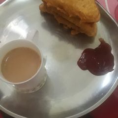 A picture of Bread pakoda.