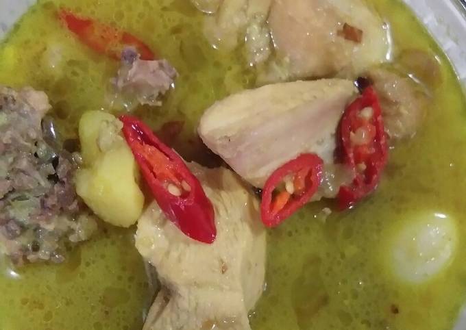 Opor ayam dengan telur puyuh plus kentang