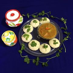 A picture of Idli Sambar.