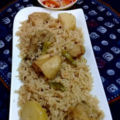 A picture of Chicken Yakhni Pulao.