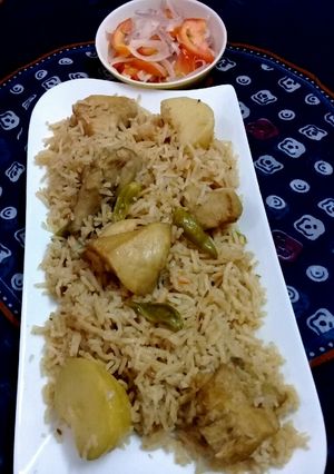A picture of Chicken Yakhni Pulao.