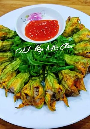Hình của món Bông bí nhồi thịt chiên.