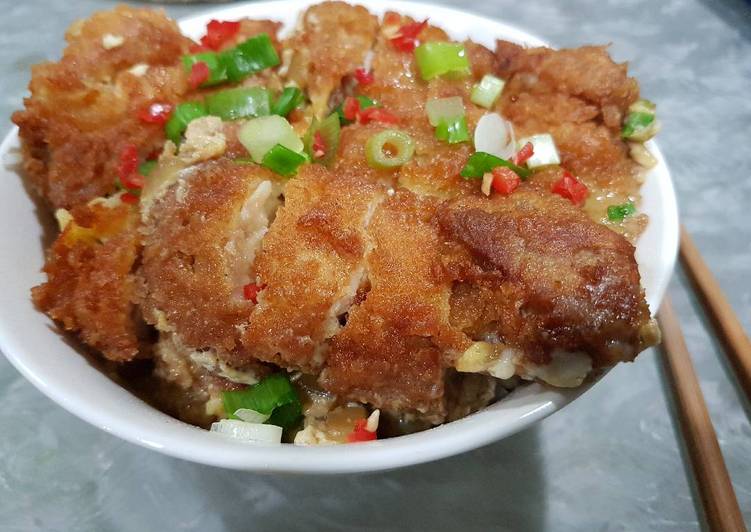 Simple Way to Make Homemade Student Meal: Japanese Chicken Chop Rice (Katsu Don)