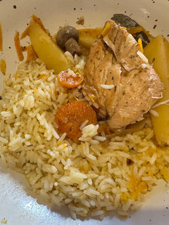 Una foto de Pollo al jugo con vino blanco ❤️