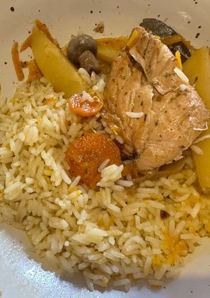 Una foto de Pollo al jugo con vino blanco ❤️