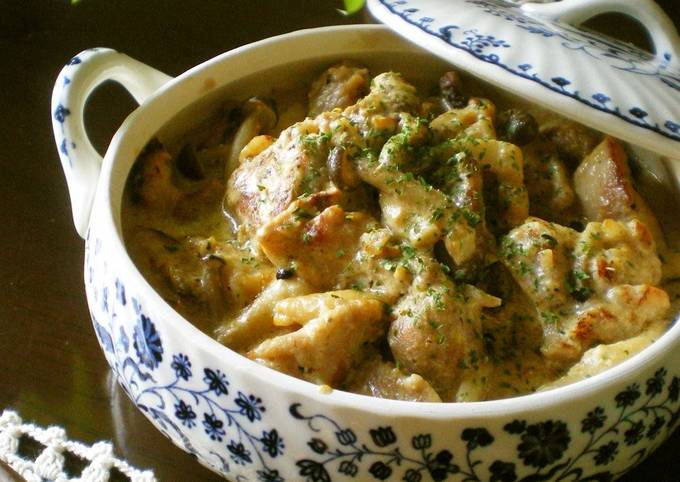 Chicken and Mushrooms in a Creamy Milk Stew