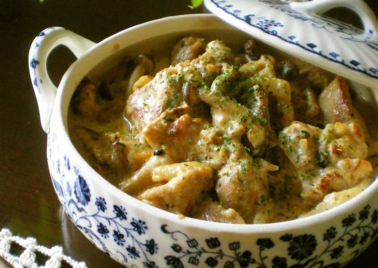 Easiest Way to Cook Tasty Chicken and Mushrooms in a Creamy Milk Stew