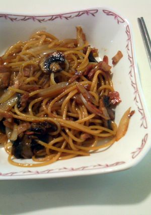 A picture of salty oyster sauce pasta.