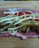 Sabana de bistec con nopal, chiles rojos, queso con cebolla para asar