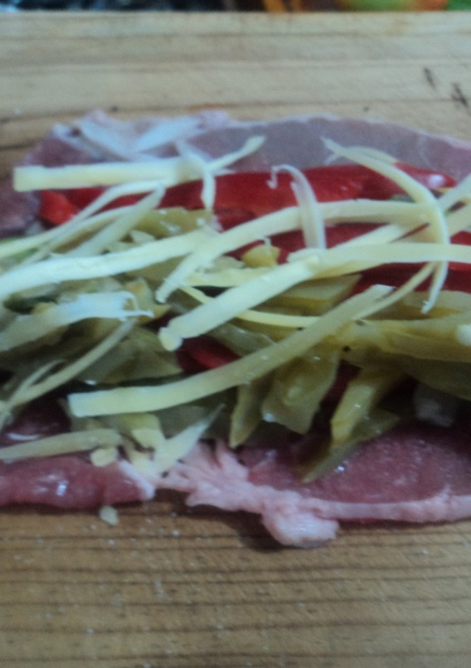 Una foto de Sabana de bistec con nopal, chiles rojos, queso con cebolla para asar
