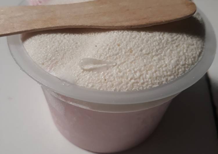Bagaimana Membuat Ice cream stawbery lembut, Enak Banget