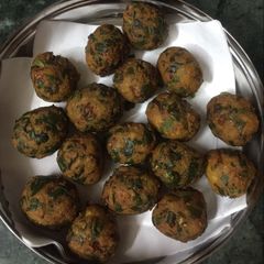 A picture of Palak Poha Pakora.