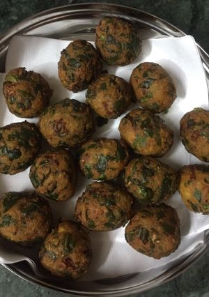 A picture of Palak Poha Pakora.